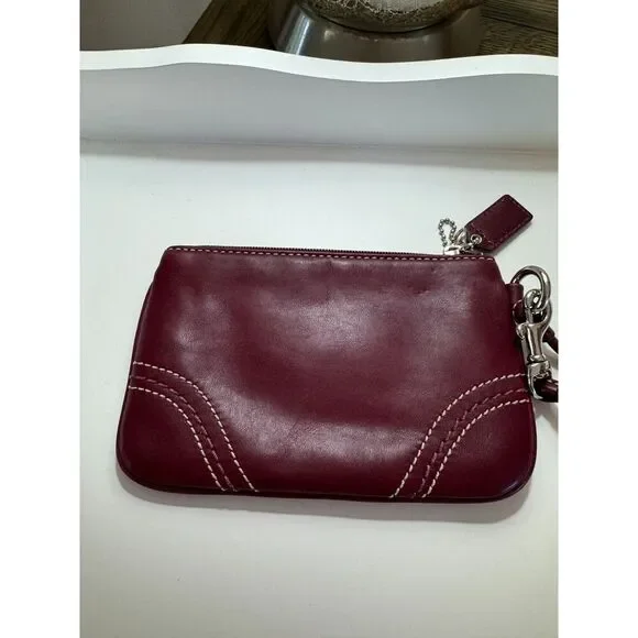 Gorgeous vintage leather Coach wristlet wine colored leather - Picture 3 of 5